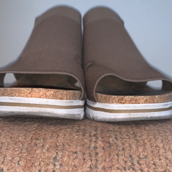 Adrienne Vittadini Charla Tan Cork Sandals 9.5 - Picture 5 of 8